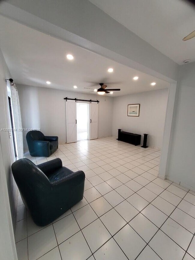 Foto del edificio - 1348 NE 176th St