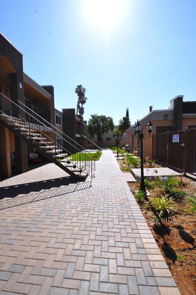 Building Photo - Silver Oak Apartments