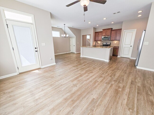 Foto del edificio - Knoxville 37932 - 3 bedroom, 2.5 bath home...