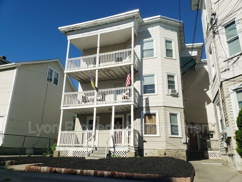 222 Wood Ave Unit 1st Floor, Woonsocket, RI 02895 Condo for Rent in