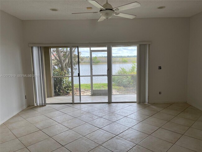 Foto del edificio - 321 SW 120th Ave