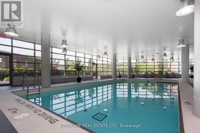 Photo du bâtiment - 38 Joe Shuster Way