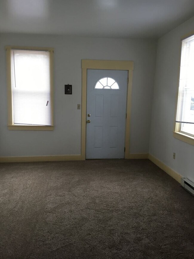 Building Photo - 153 E High St