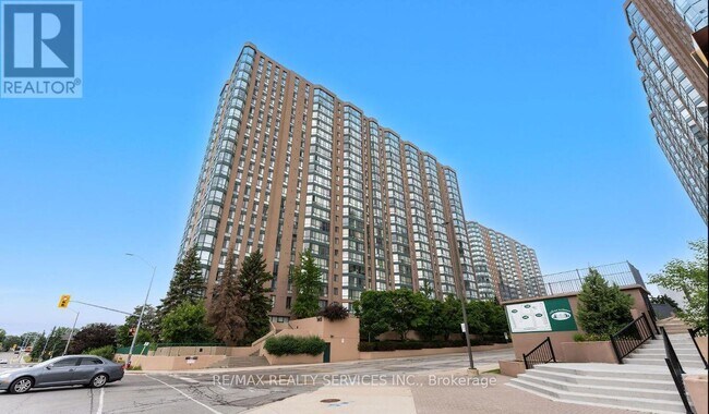 Photo du bâtiment - 145-1145 Hillcrest Ave