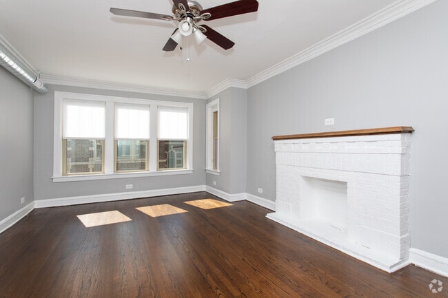 Foto del edificio - 305-315 S. Oak Park Ave. and 803-805 Randolph St.