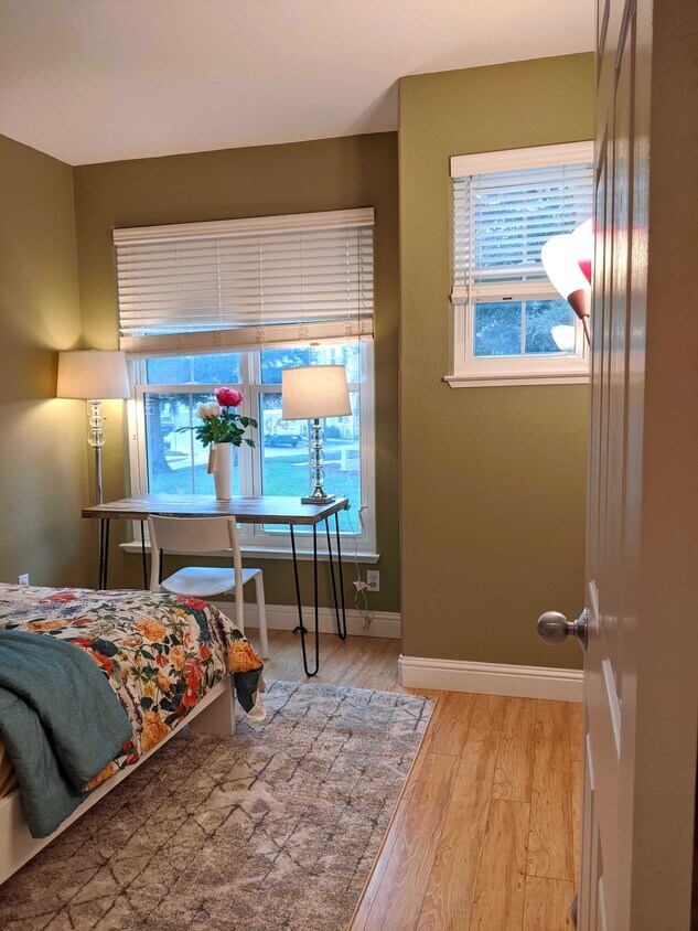 Private bedroom - 121 Pacchetti Way