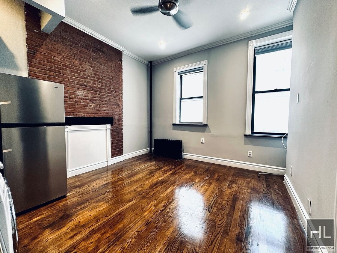 Primary Photo - Clinton Street