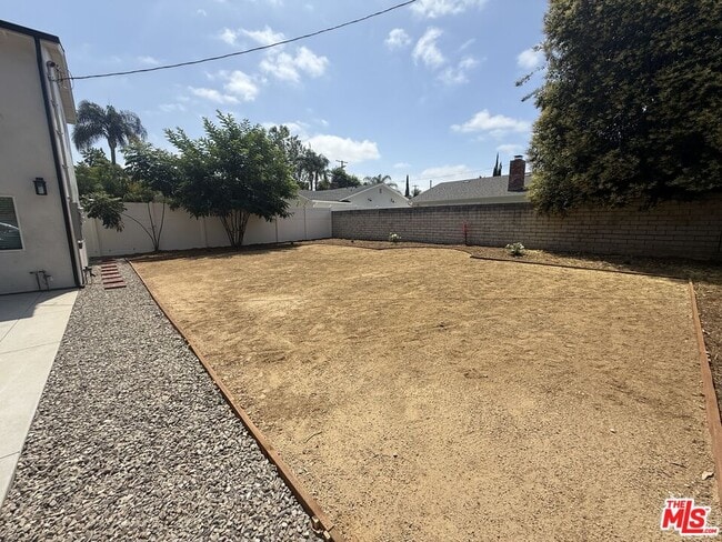 Building Photo - 5756 Fallbrook Ave