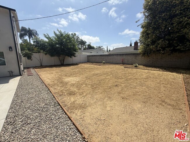Foto del edificio - 5756 Fallbrook Ave