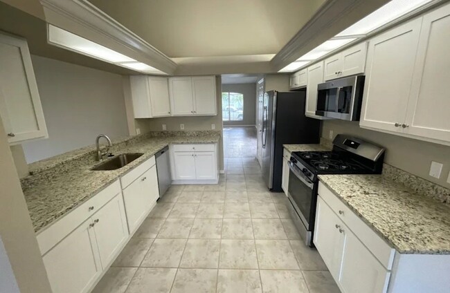 Building Photo - 5505 Ave Du Soleil