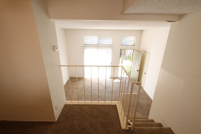 Foto del edificio - 2-Bedroom 1.5-Bathroom Townhouse