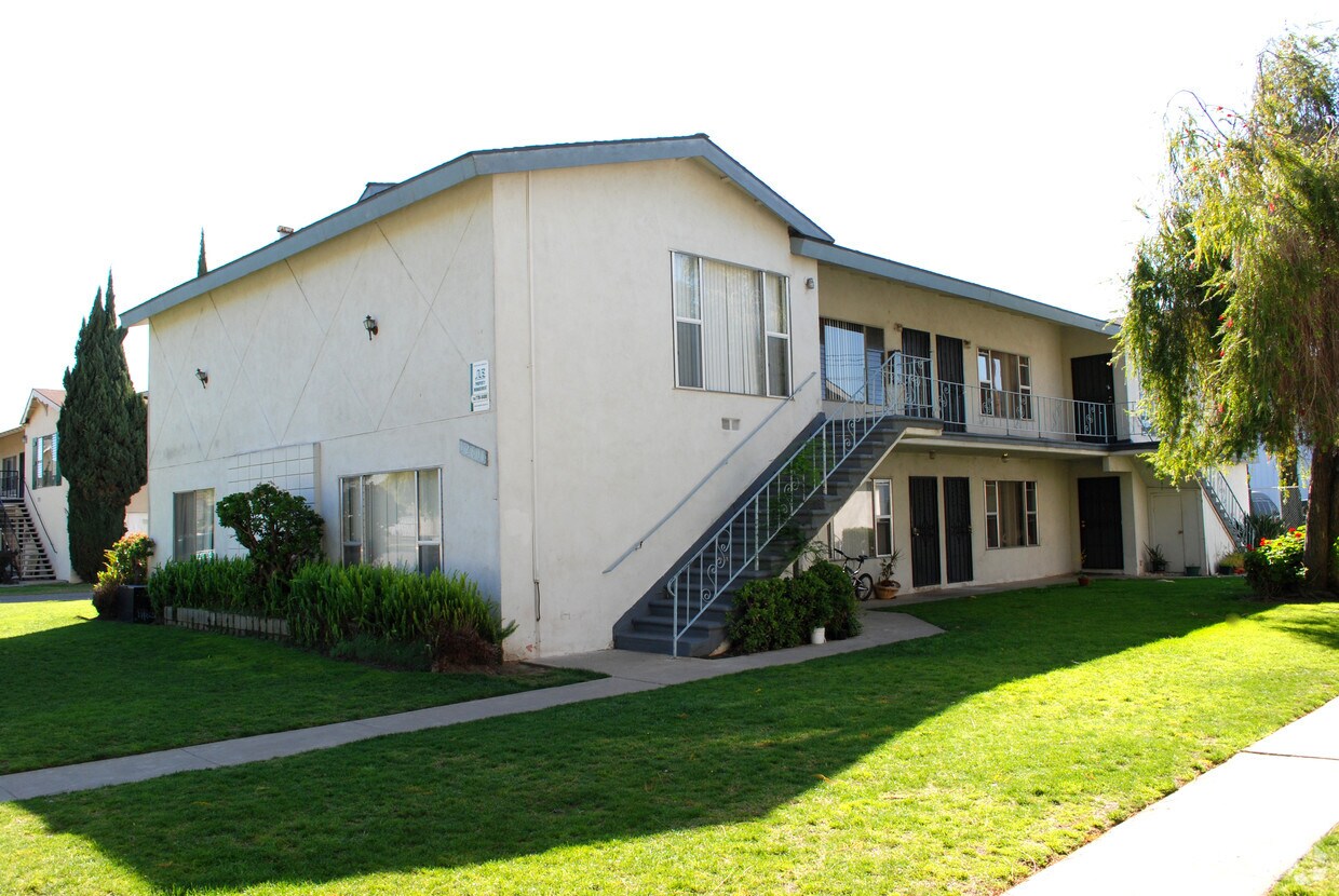 Building Photo - Shelley Drive Apartments