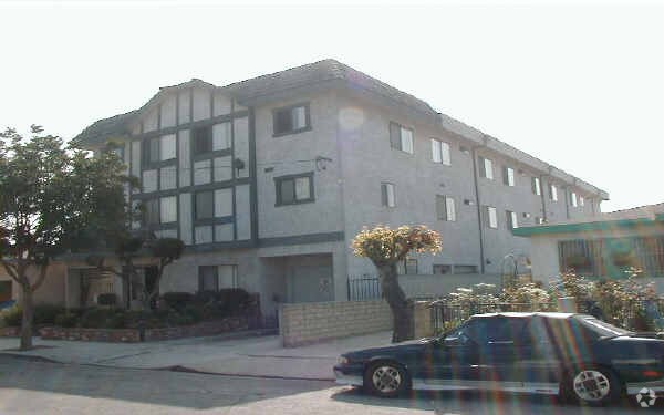 Foto del edificio - 4016 W. 137th St.