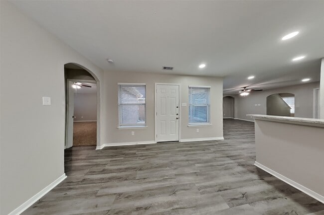 Building Photo - 18610 Willow Cove Dr