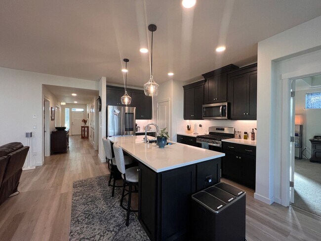 Building Photo - Gorgeous 5 Bedroom in Battle Ground!