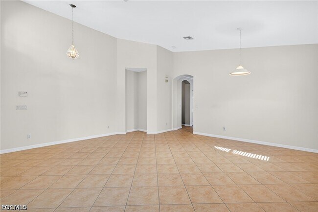 Foto del edificio - 8369 Sumner Ave