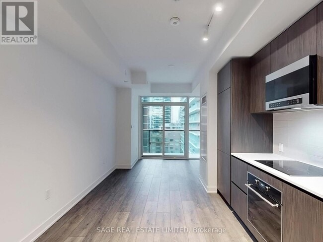 Photo du bâtiment - 127 Broadway Ave