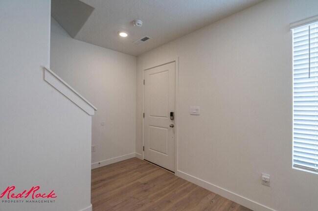 Building Photo - Dog Friendly! 3 Bedroom 2 Bathroom Townhome in Long Valley.