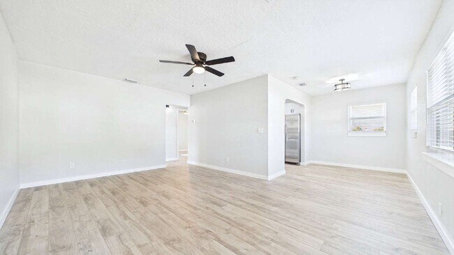 Foto del edificio - 3729 Prescott St N