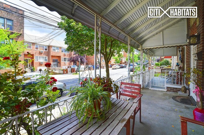 Foto del edificio - 37-22 59th St