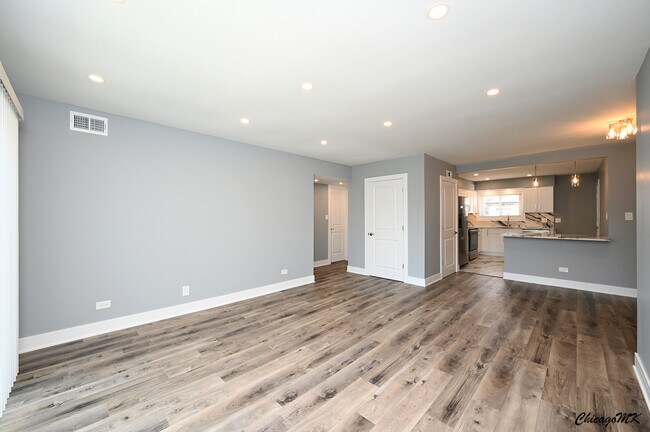 Foto del edificio - 9381 Bay Colony Dr