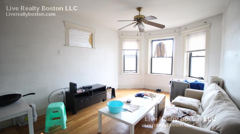 Primary Photo - 1427 Commonwealth Avenue