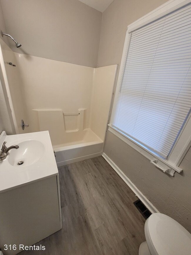 Building Photo - 3 br, 1.5 bath House - 1547 N. Holyoke St