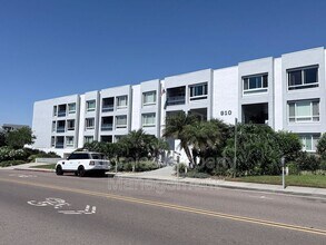 Building Photo - 910 N Pacific St