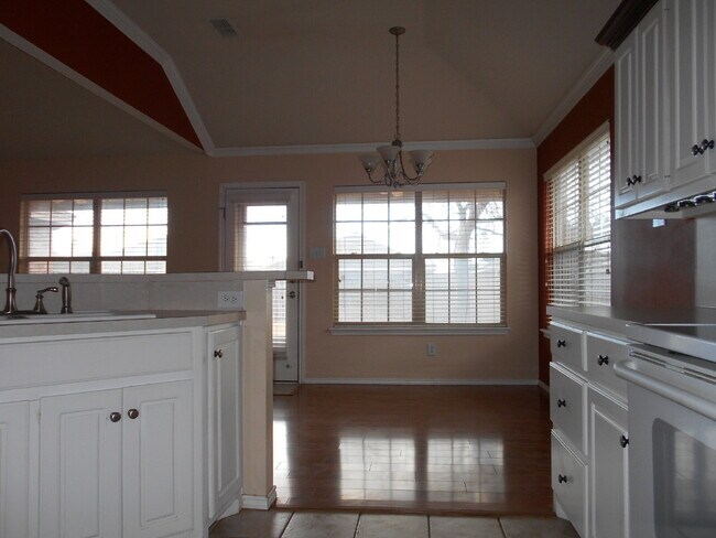 Foto del edificio - Beautiful 3-Bedroom Home with Fireplace in Frenship Area!