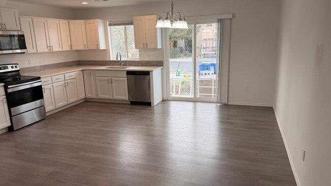 Building Photo - 2625 W Marina Dr