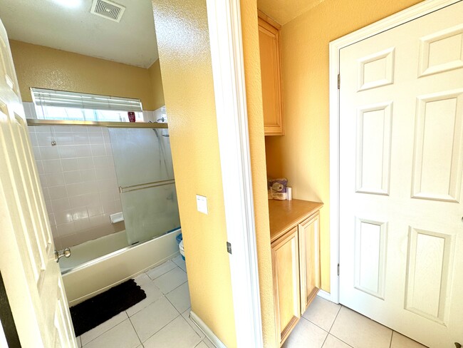 Foto del edificio - 4030 Bouquet Park Ln