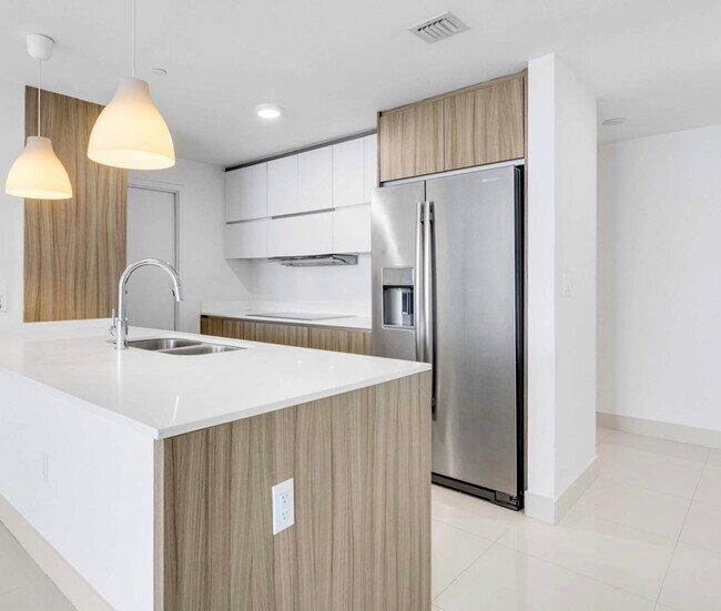 Foto del edificio - 600 NE 27th St