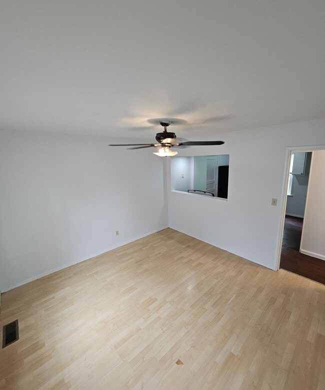 Building Photo - Spacious 3 Bed / 2 Bath Home in Kansas City!