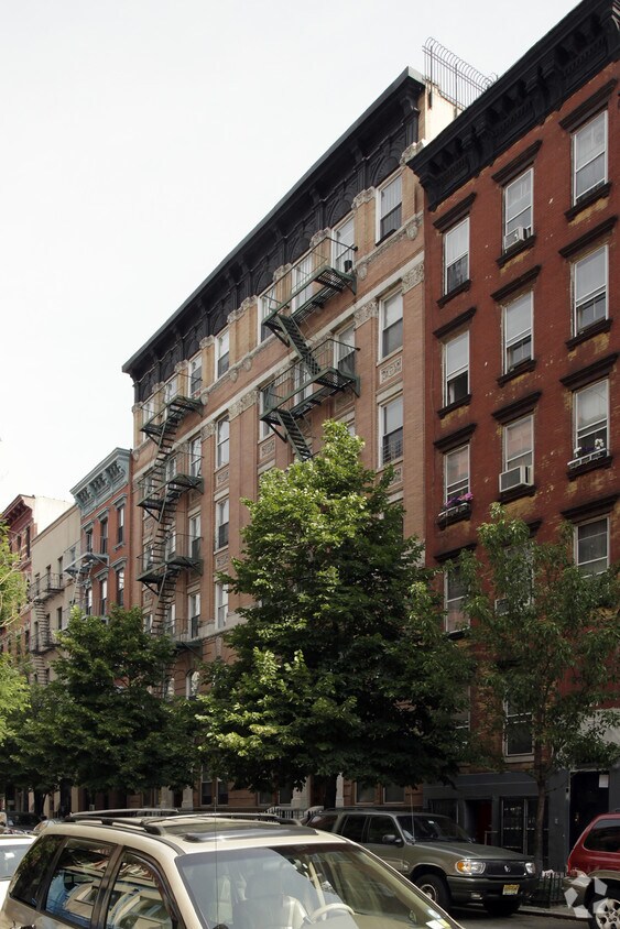 Primary Photo - 225 E Fourth St