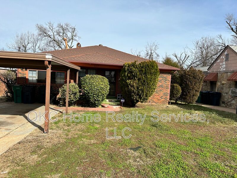 Primary Photo - 2213 E Madison St