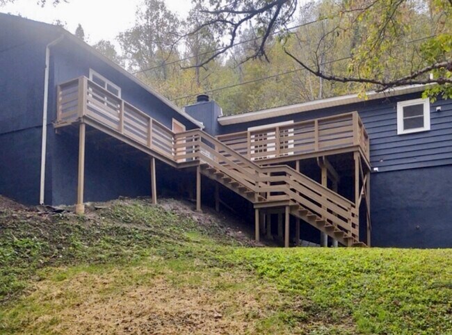Back Deck - 540 Collins Hwy