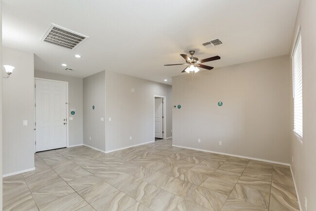 Foto del edificio - 1735 S Desert View Pl
