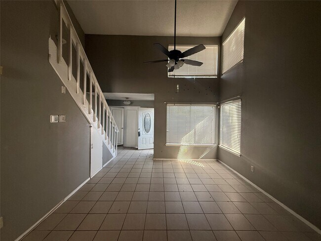 Foto del edificio - 8498 Dairy View Ln