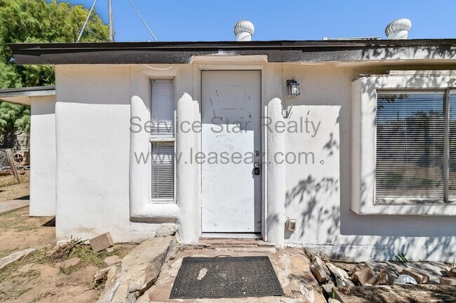 Building Photo - 4425 N 13th Pl