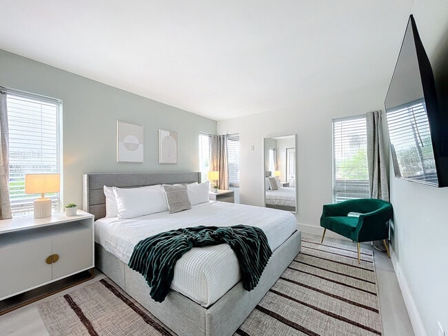 Foto del edificio - 1328 Cordova Rd