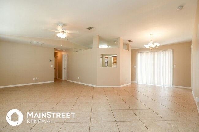 Foto del edificio - 721 NW Douglas Cir