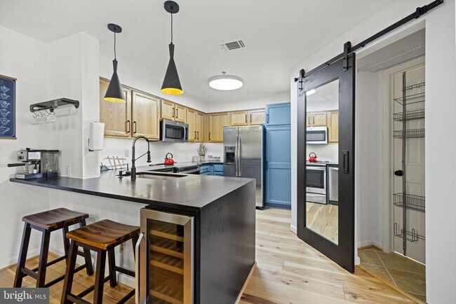 Foto del edificio - 1100 Quaker Hill Dr
