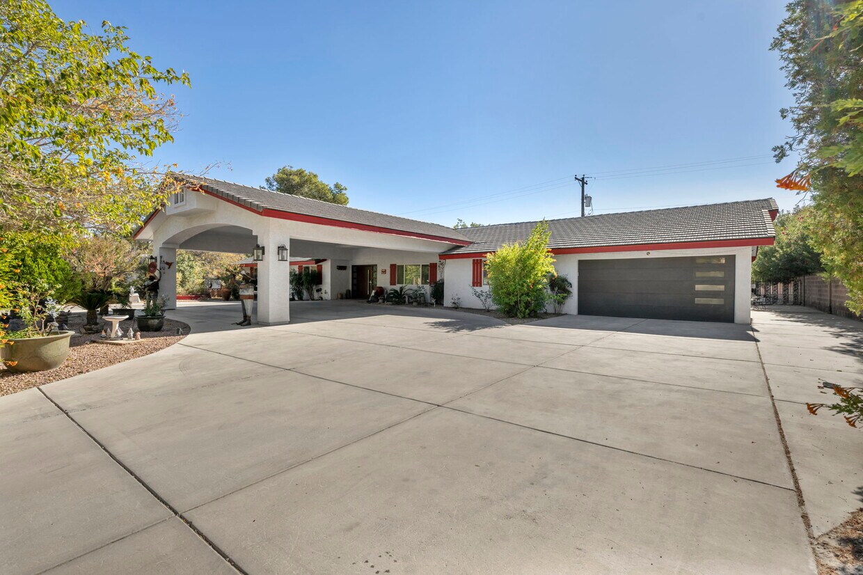 Foto principal - 3037 Palomino Ln
