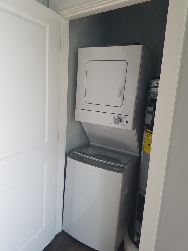 Lavadora y secadora - 101 S Stevens St