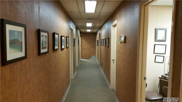 Building Photo - 164 N Wellwood Ave