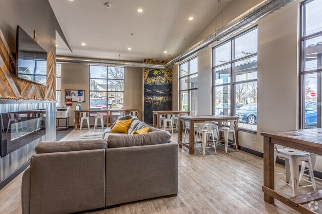 Clubhouse - The Quarters Iowa City Apartments