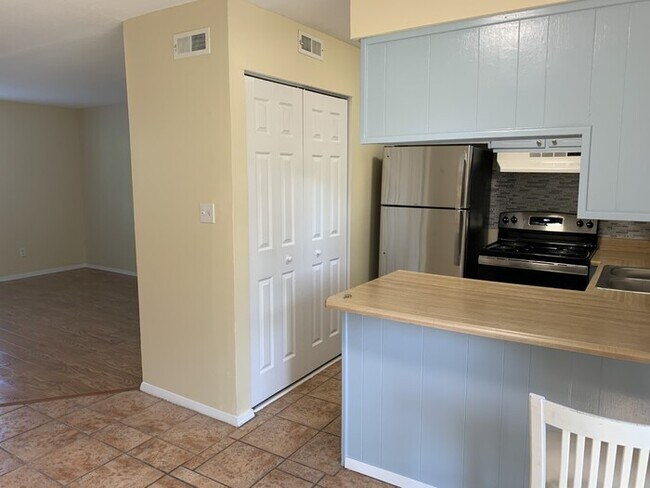 Foto del edificio - 5604 Falls of Neuse Rd