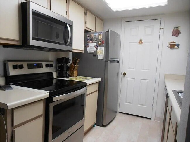 Cocina - 3550 Bay Sands Dr