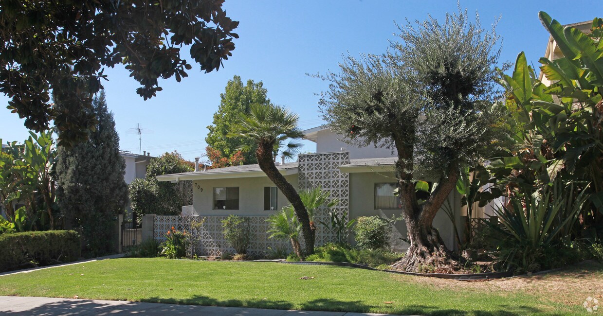 Building Photo - 709 E Magnolia Blvd