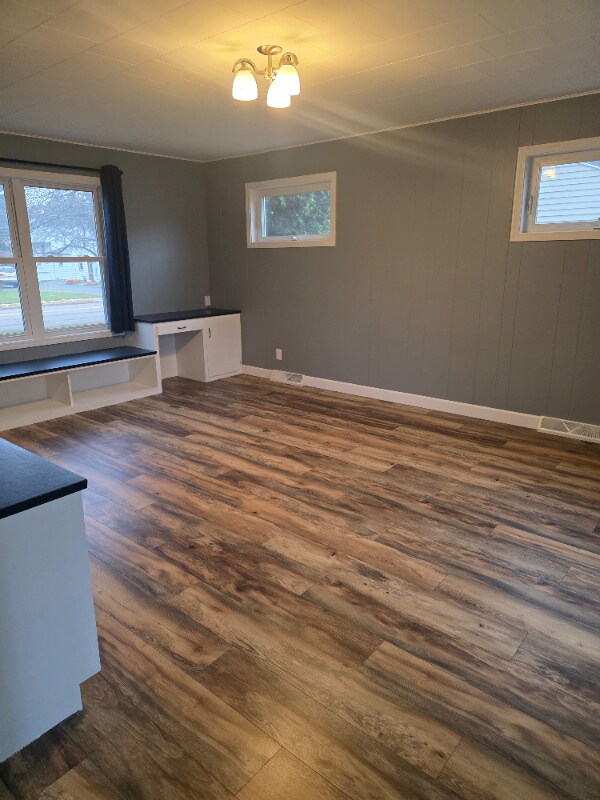 Foto del edificio - 244 Broadway St E